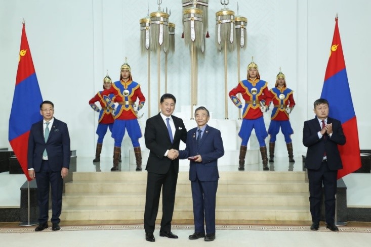 Академику Дэлэгийн Сангаа было присвоено звание Заслуженного деятеля науки Монголии