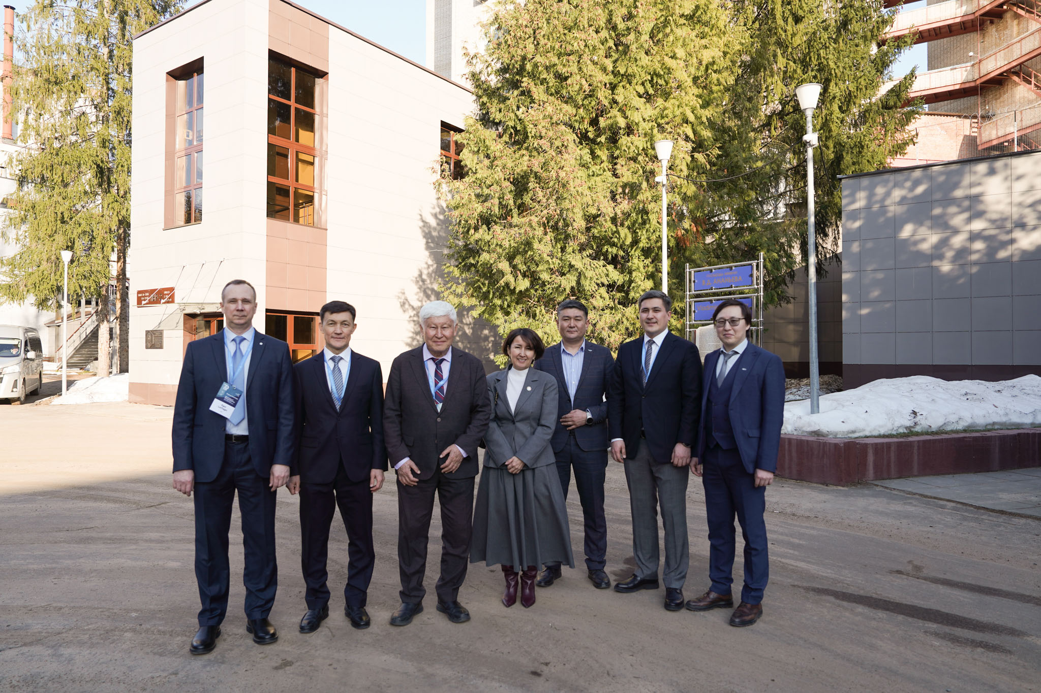 25 марта 2026 г. состоялся визит делегации из Республики Казахстан в Лабораторию нейтронной физики им. И.М. Франка ОИЯИ