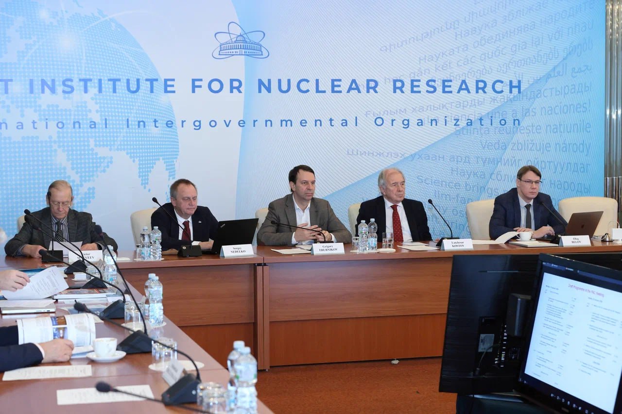 19–20 января 2026 года в Доме международных совещаний ОИЯИ прошла 62-я сессия Программно-консультативного комитета по физике конденсированных сред